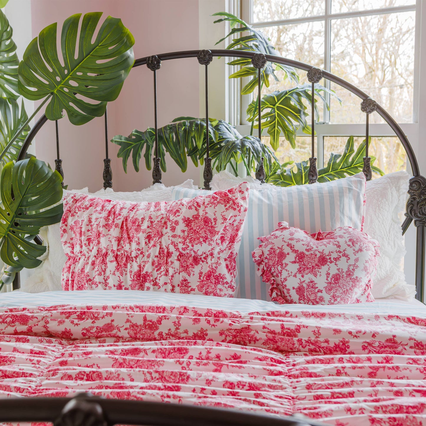 Peking Handicraft - Junk Gypsy - Heart Toile Pillow