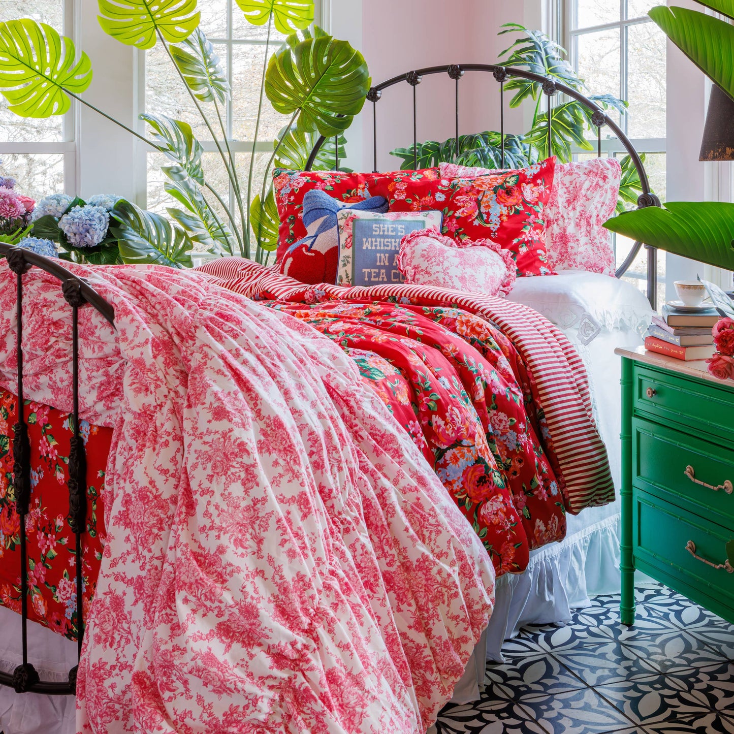 Peking Handicraft - Junk Gypsy - Heart Toile Pillow