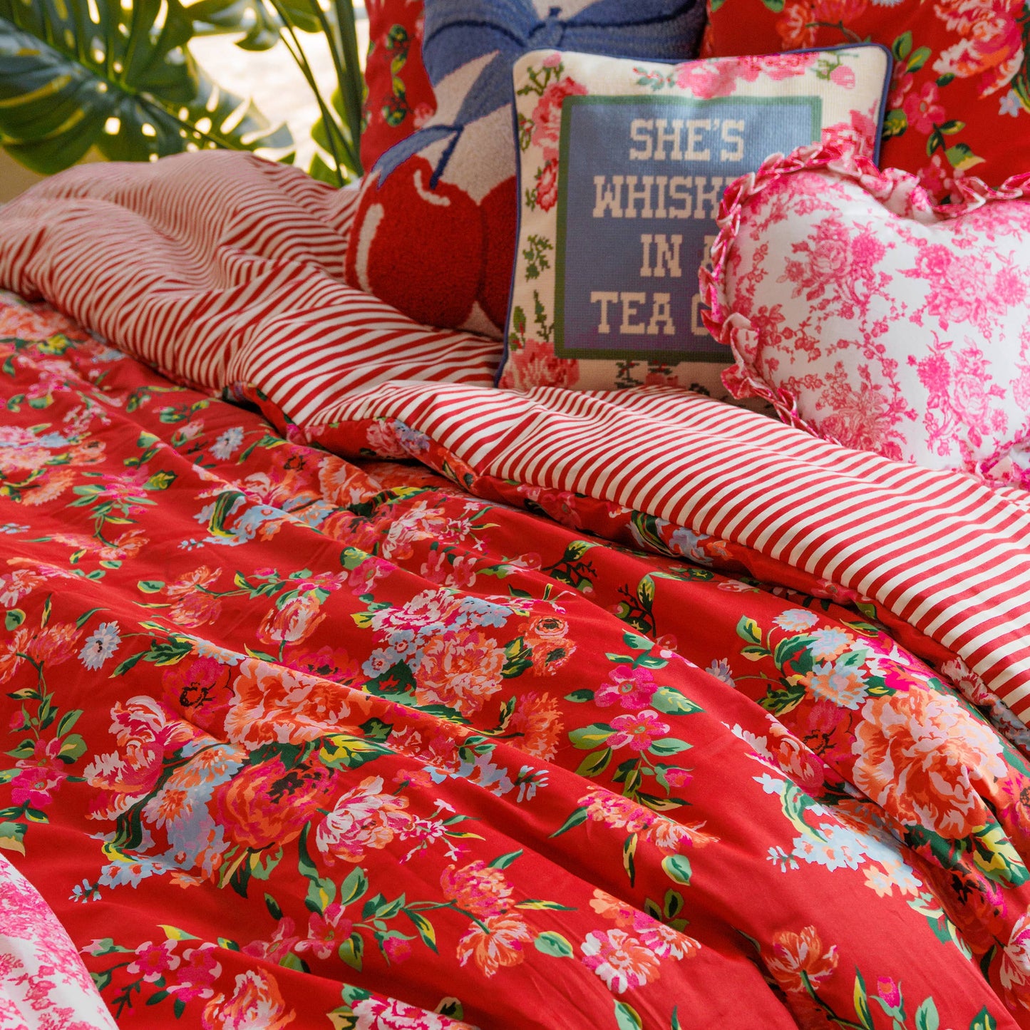 Peking Handicraft - Junk Gypsy - Heart Toile Pillow