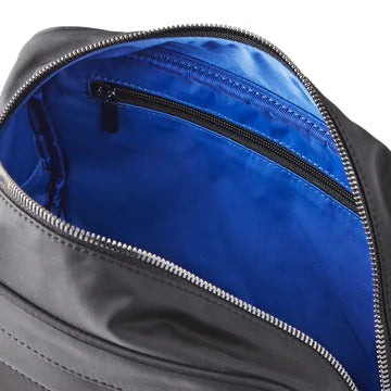 Kusshi - Dopp Kitt - Satin Black Fabric with Blue Interior