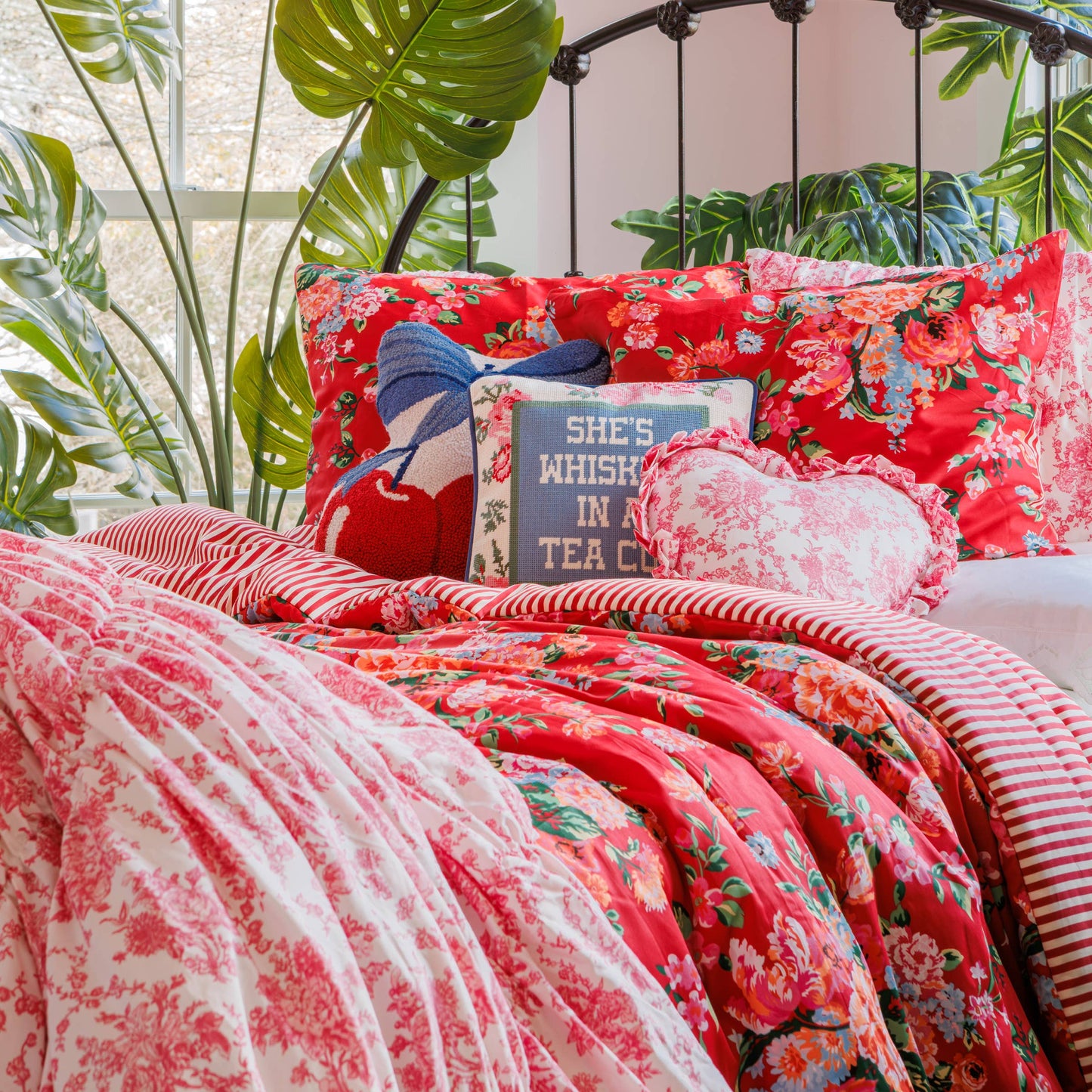 Peking Handicraft - Junk Gypsy - Heart Toile Pillow