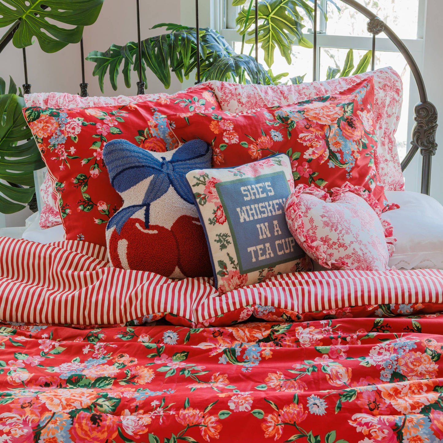 Peking Handicraft - Junk Gypsy - Heart Toile Pillow